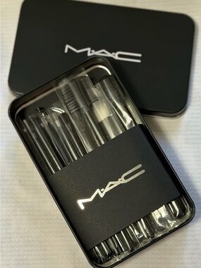 MAC Black 12pc. Makeup Brush Set in tin